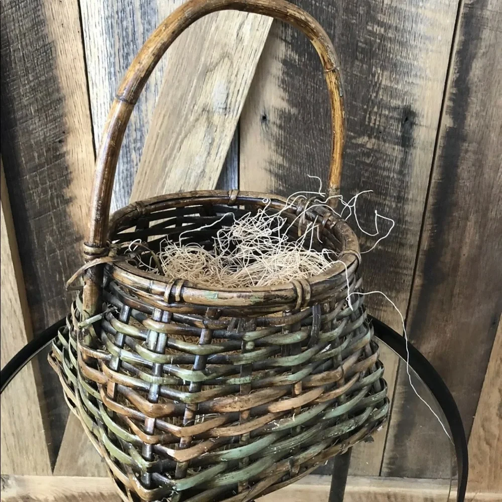 Rustic Painted Twig Handle Square Basket Excelsior for Easter‎